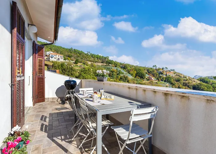 Apartment Hostdomus - Sunrise Platinum Sea View - Finale Ligure