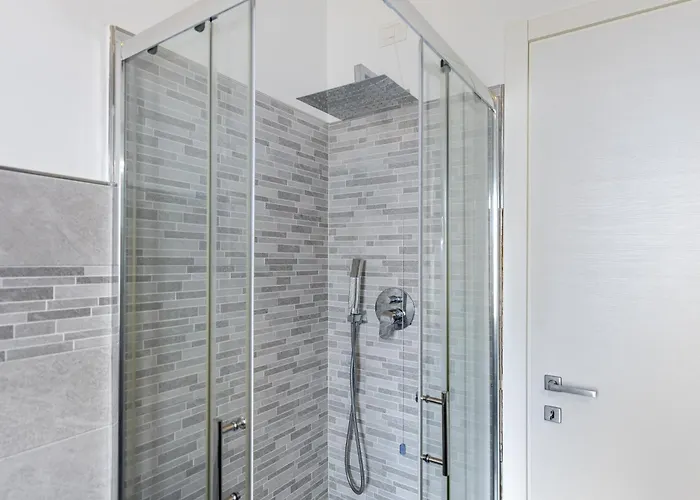 Hostdomus - Sunrise Platinum Sea View - Finale Ligure *