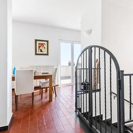 Apartamento Hostdomus - Sunrise Sea View - Finale Ligure
